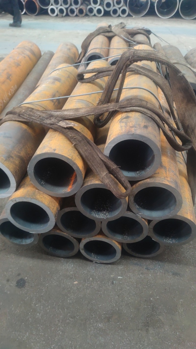 武功武功武功15CrMoG无缝钢管切割